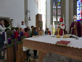 Bischof Dr. Michael Gerber besucht St. Crescentius (Foto: Karl-Franz Thiede)